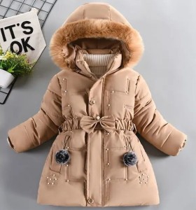 Stylowy płaszcz dla dziewczynki ocieplany z kapturem idealny na zimowe pogody